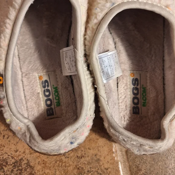Bogs Size 8 Cozy Sherpa Cream Funfetti Slippers - Picture 5 of 7